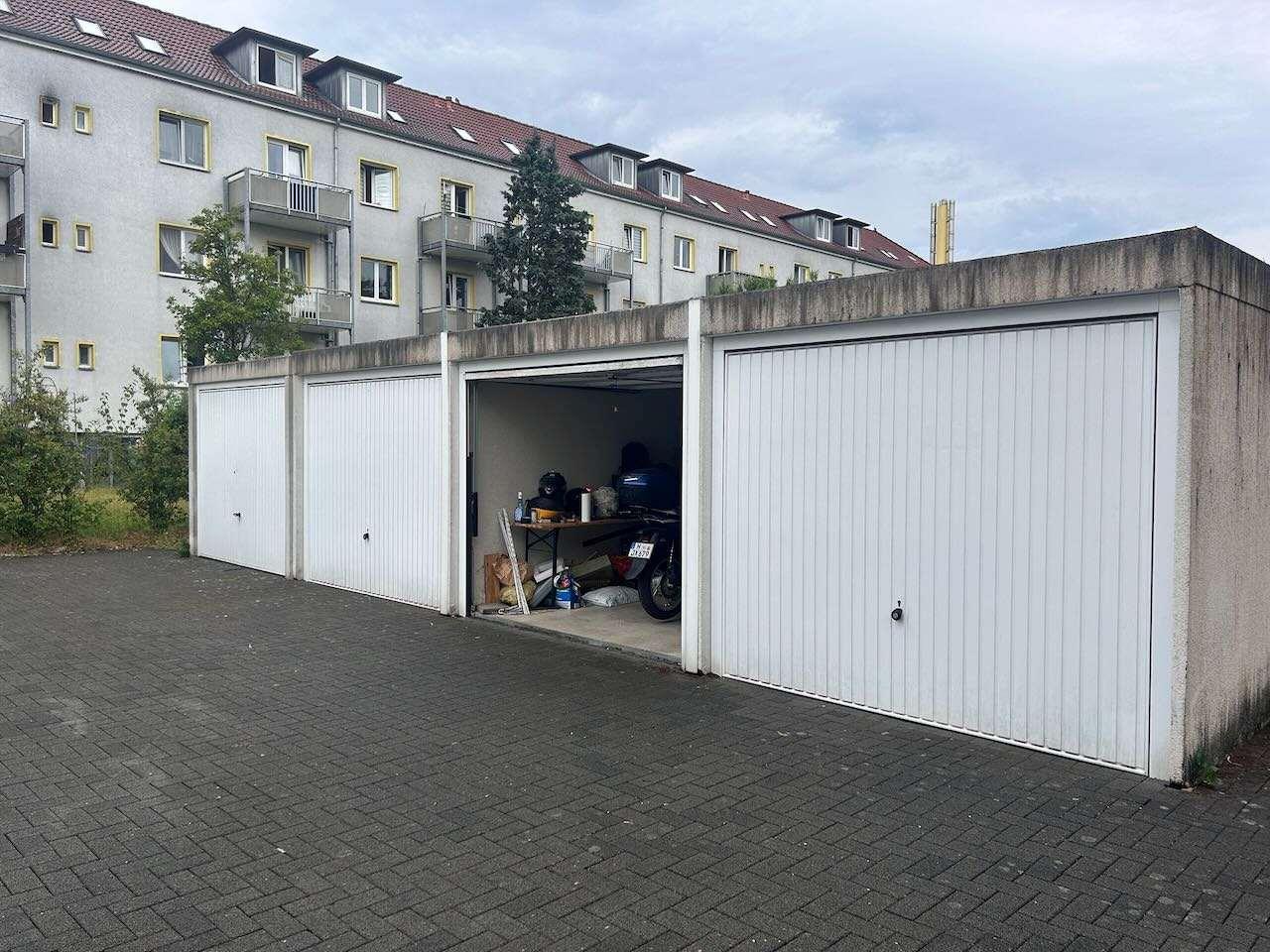 Einfamilienhaus, Reihenhaus, Garage