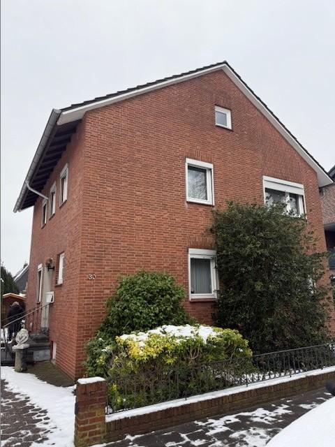 unbebautes Grundstück, Zweifamilienhaus