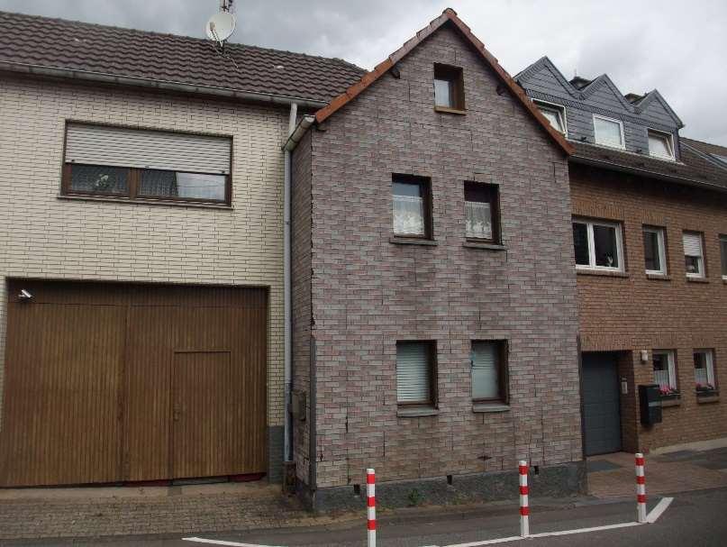 bebaut mit teilunterkellerter zweigeschossiger Resthofstelle bestehend aus einen zweigeschossigem Einfamilienhaus mit Anbau und Scheune, mit Gewächshaus bebautem Grundstück, unbebautes Grundstück , unbebautes Grundstück, Wiese, teilweise mit Nadelbäumen bepflanzt,, unbebautes Grundstücke, Landwirtschaftsfläche