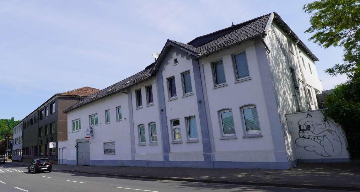 Wohn-/Geschäftshaus, Garage, + Werkstatthalle