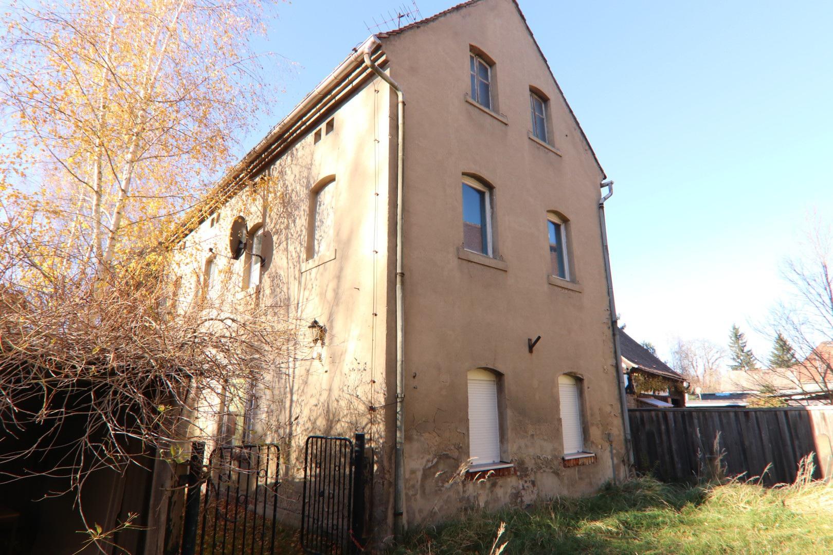 unsaniertes Wohnhaus