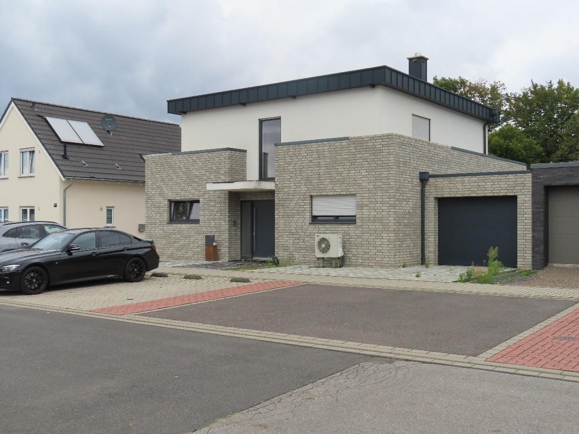 Garage, Einfamilienhaus, Wohnhaus mit 2 PKW-Garagen