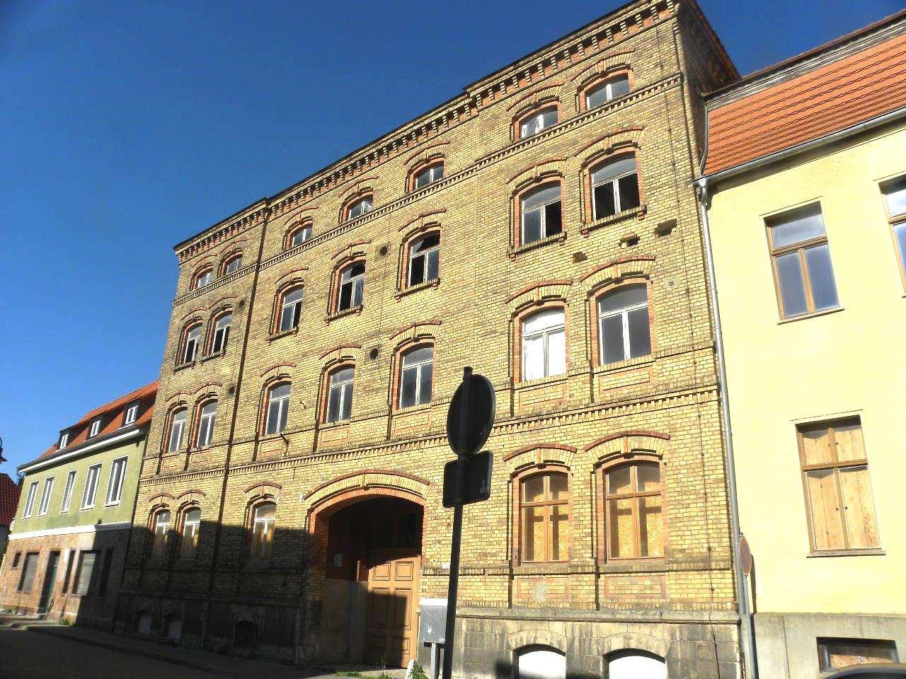 Mehrfamilienhaus, zweigeschossig und viergeschossig