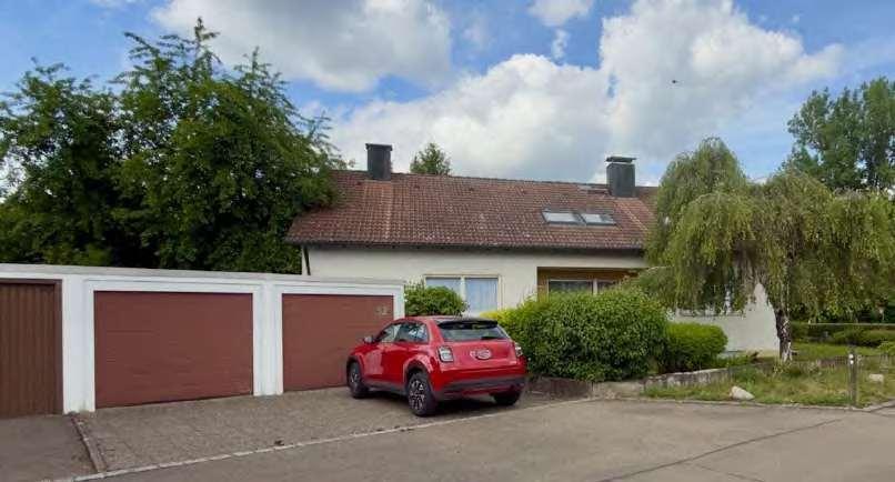 Einfamilienhaus, unbebautes Grundstück
