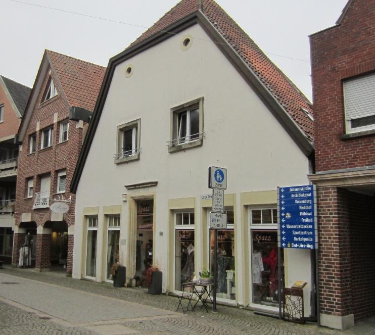 Wohn-/Geschäftshaus, Kfz-Stellplatz, Einfamilienhaus, Das Gebäude Lange Straße 1 (Wohn/ Geschäftshaus) steht unter Denkmalschutz.