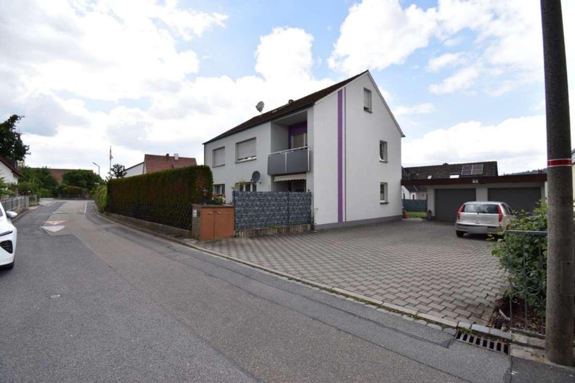 Eigentumswohnung (3 bis 4 Zimmer), Kfz-Stellplatz