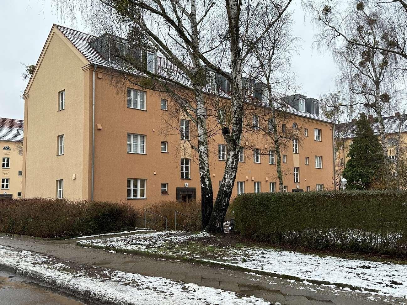 Eigentumswohnung (1 bis 2 Zimmer), beide 1/2 Anteile