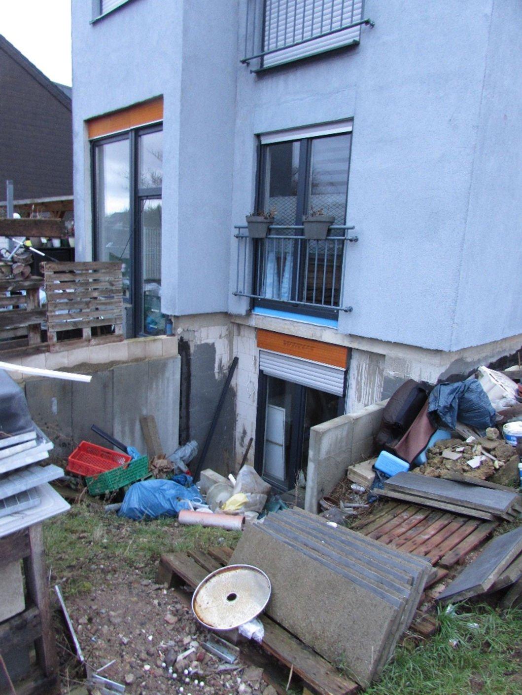 Zweifamilienhaus, Kfz-Stellplatz, Doppelhaushälfte