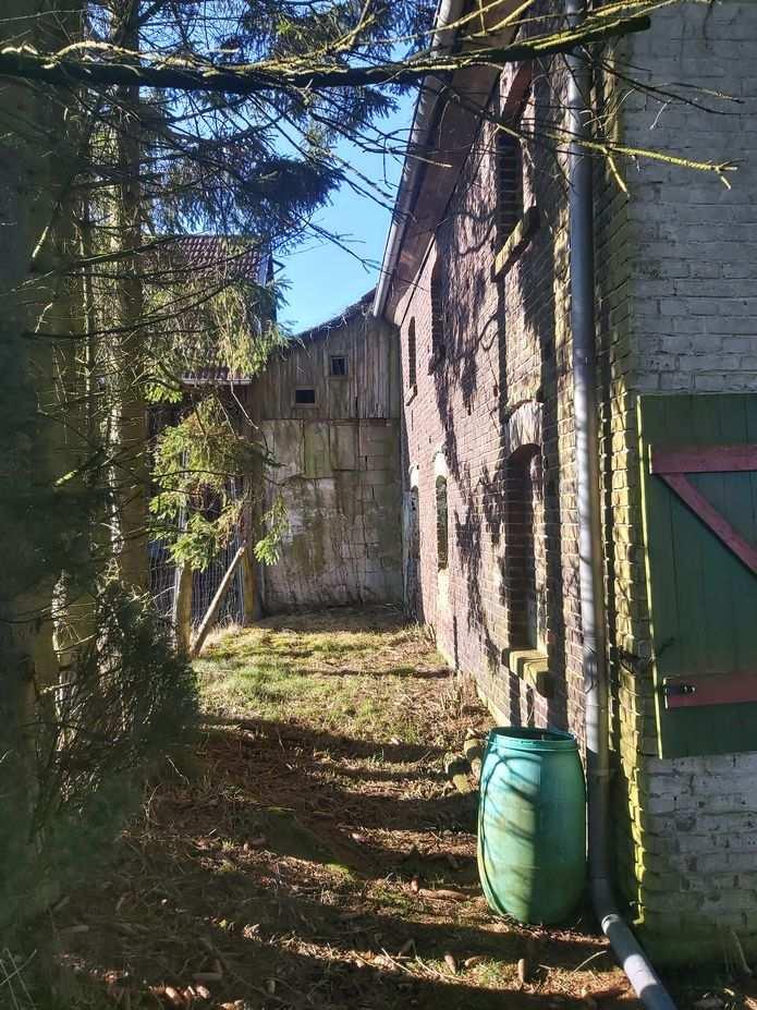 Wochenendhaus und rückwärtiger Anbau