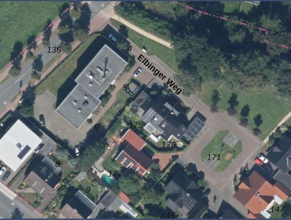 Zweifamilienhaus, Kfz-Stellplatz, Garage, Doppelhaushälfte, Carport nicht legitimiert