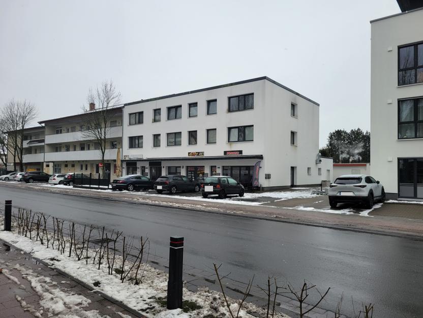 Kfz-Stellplatz, Eigentumswohnung (3 bis 4 Zimmer)