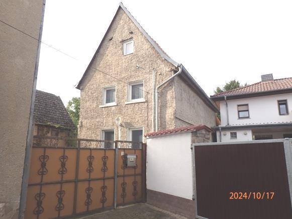 Einfamilienhaus, Wohnhaus, Scheune und Schuppen