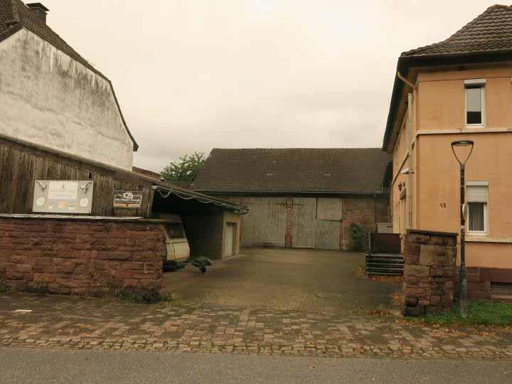 gewerblich genutztes Grundstück, Zweifamilienhaus, Kfz-Stellplatz, Gewerbeeinheit (z.B. Laden, Büro), Garage, Zweifamilienhaus und gewerblich nutzbare Nebengebäude