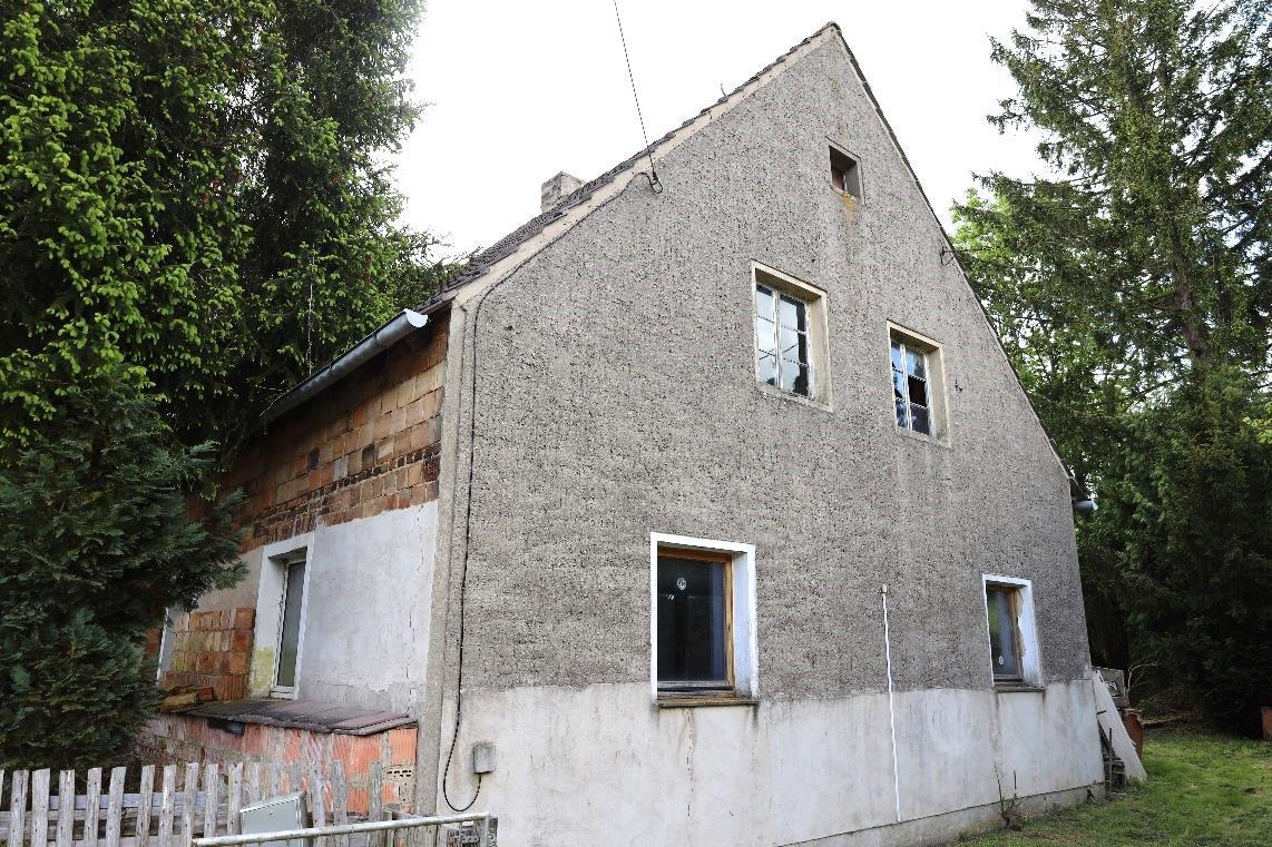 Einfamilienhaus, Scheunen, Garage