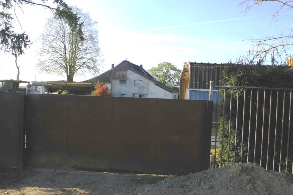 Einfamilienhaus mit Nebengebäude