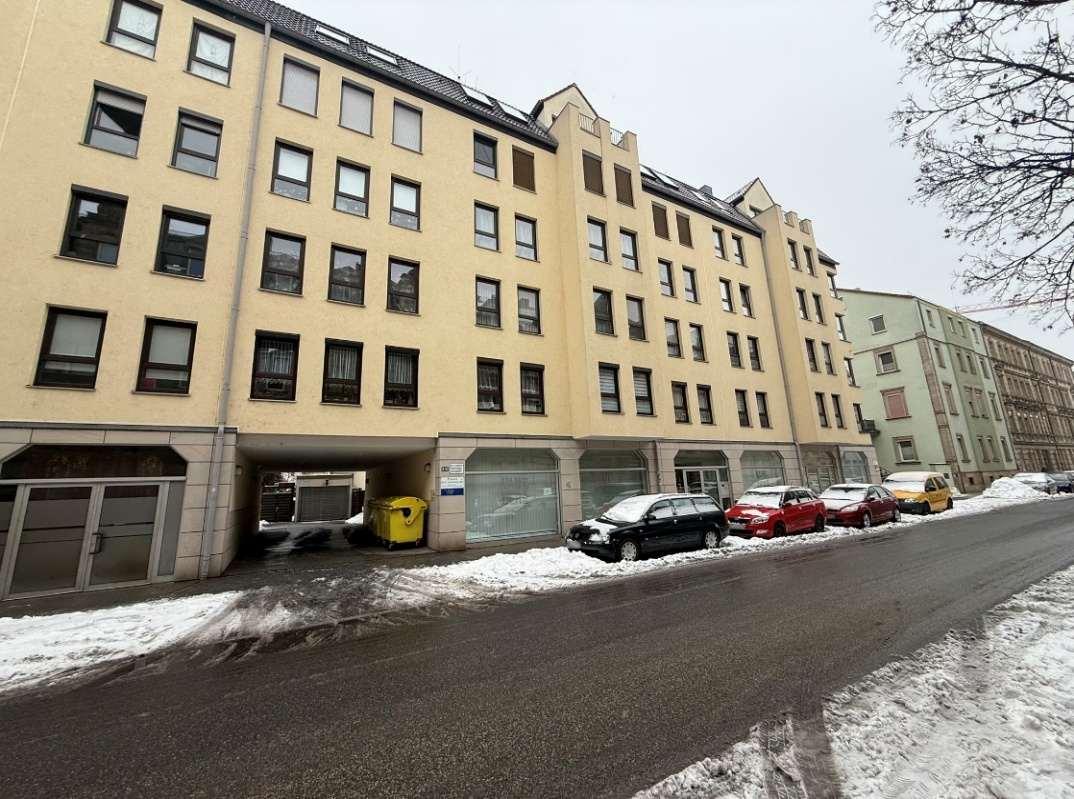 Kfz-Stellplatz, 2 Zimmer Wohnung samt Kellerraum