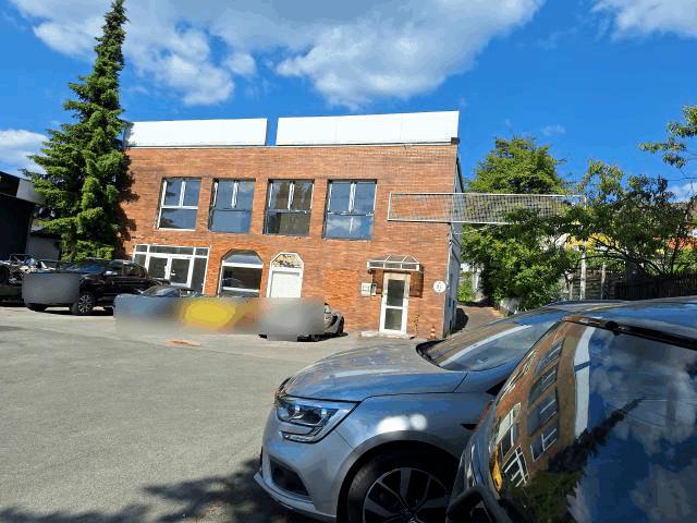 zweigeschossiges Gewerbegebäude