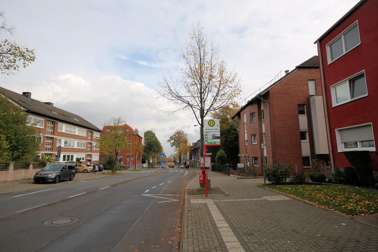 Eigentumswohnung nebst Keller und Balkon und Tiefgaragenstellplatz
