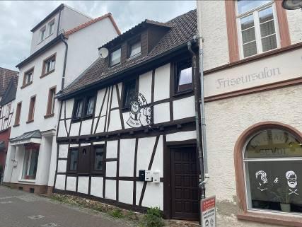 Wohn-/Geschäftshaus, unbebautes Grundstück