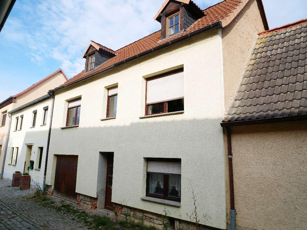 Einfamilienhaus-Wohnhaus mit rückseitigem Anbau