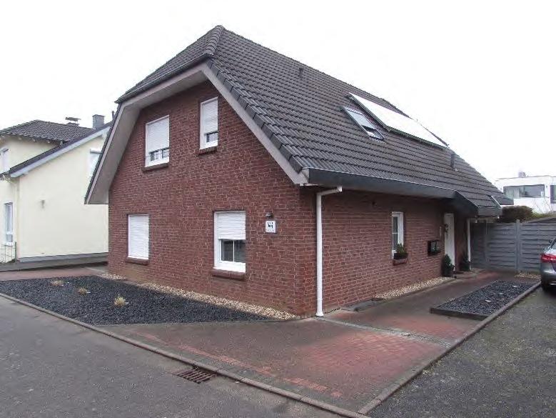 Zweifamilienhaus, Kfz-Stellplatz