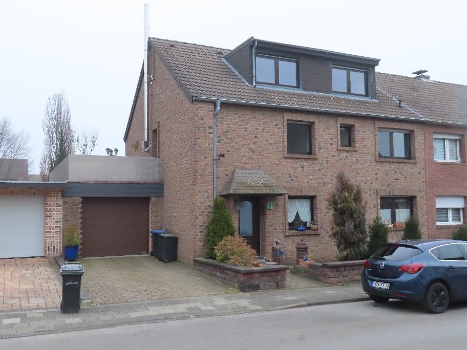 Zweifamilienhaus, Garage