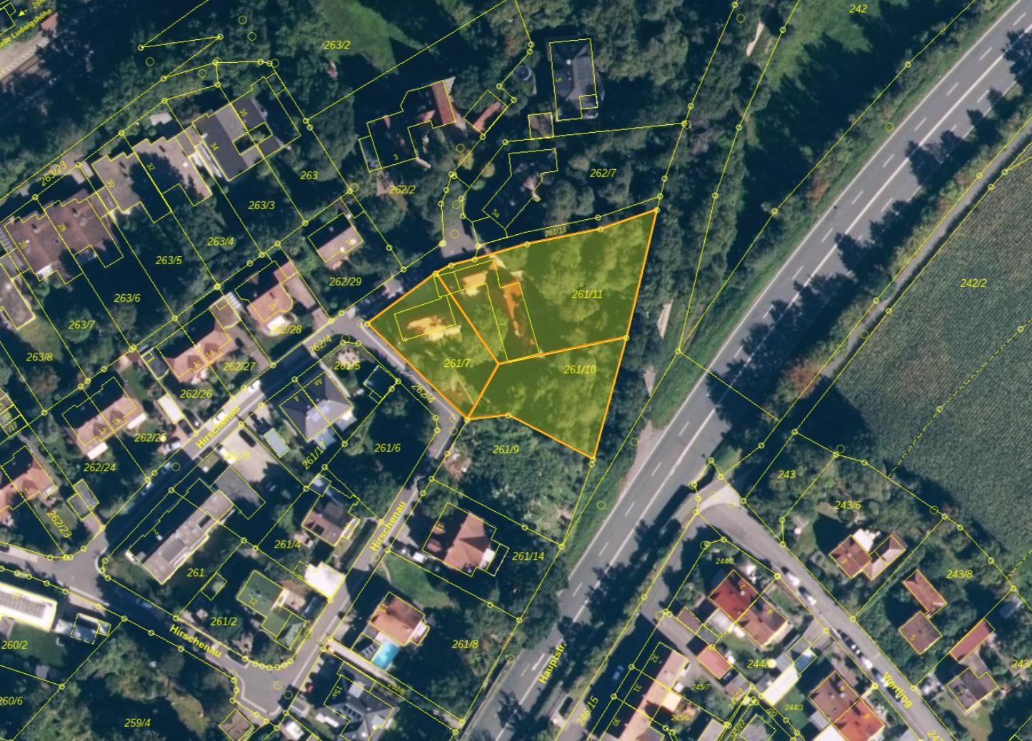 Einfamilienhaus, Garage, unbebautes Grundstück, Sonstiges