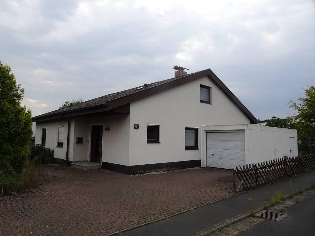 Einfamilienhaus mit Pkw-Garage