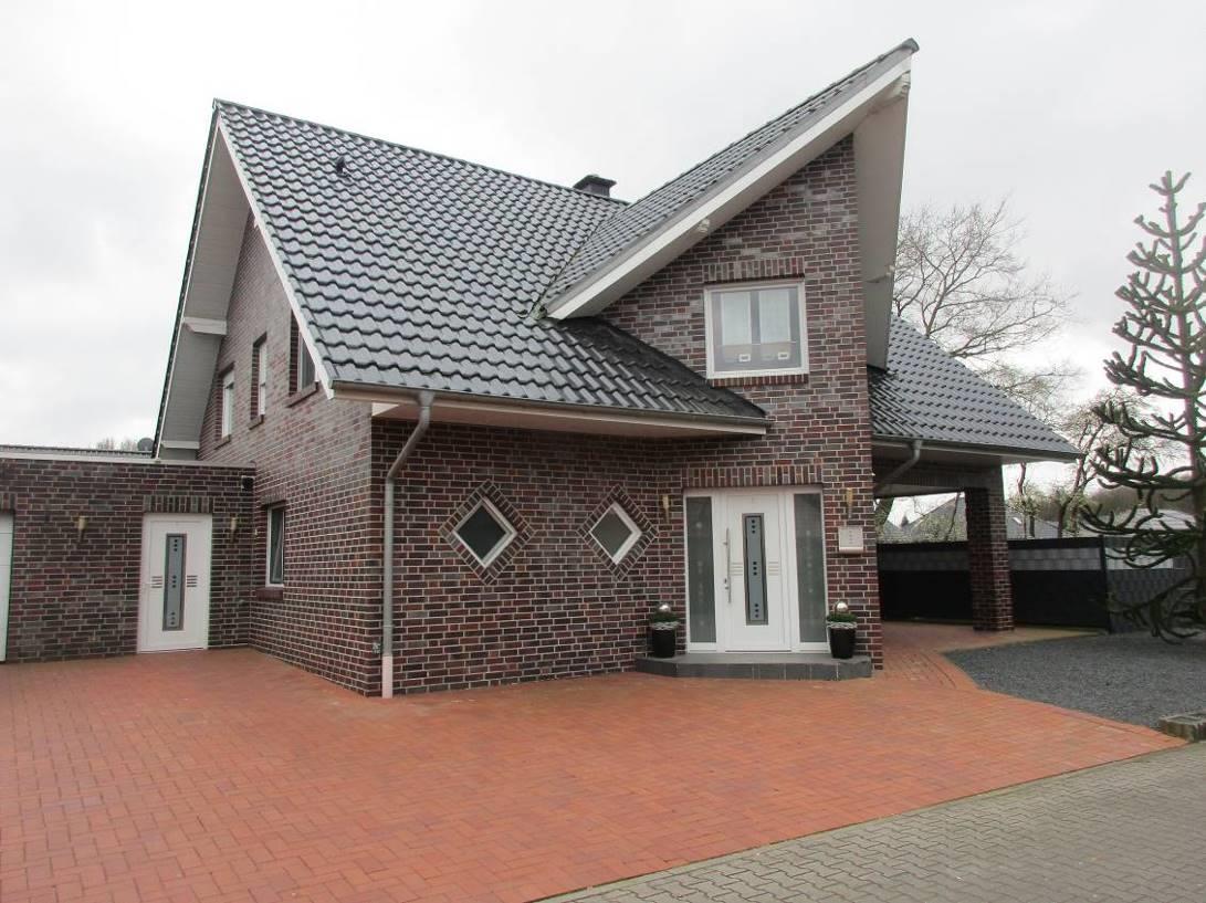Wohn-/Geschäftshaus, Einfamilienhaus mit Nebengebäuden