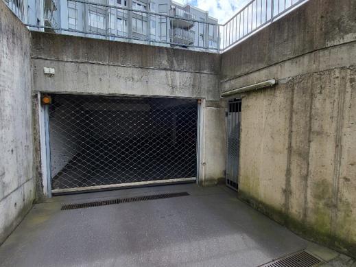 Kfz-Stellplatz (Tiefgarage), Eigentumswohnung (3 bis 4 Zimmer)