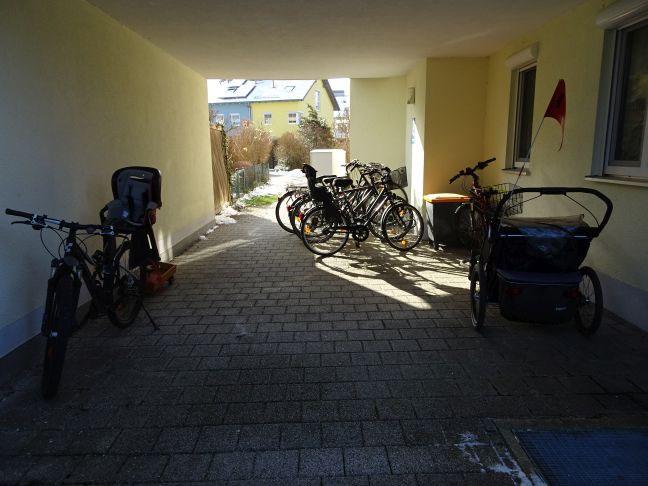 Eigentumswohnung (1 bis 2 Zimmer), Kfz-Stellplatz (Tiefgarage)