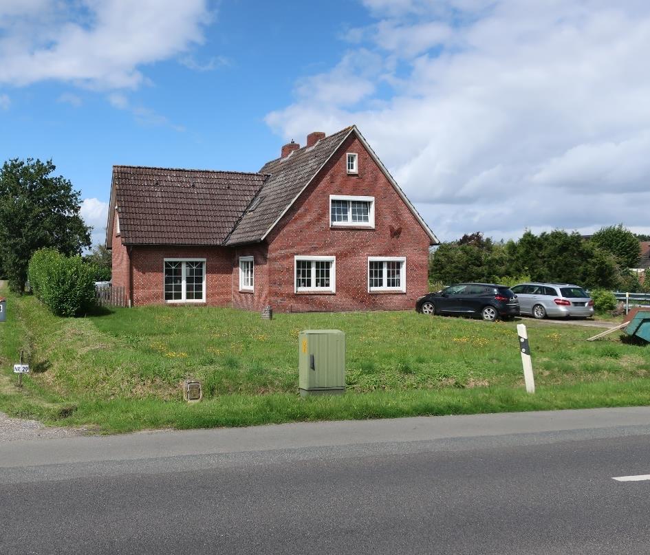 Einfamilienhaus, Landwirtschaftsfläche und Waldfläche