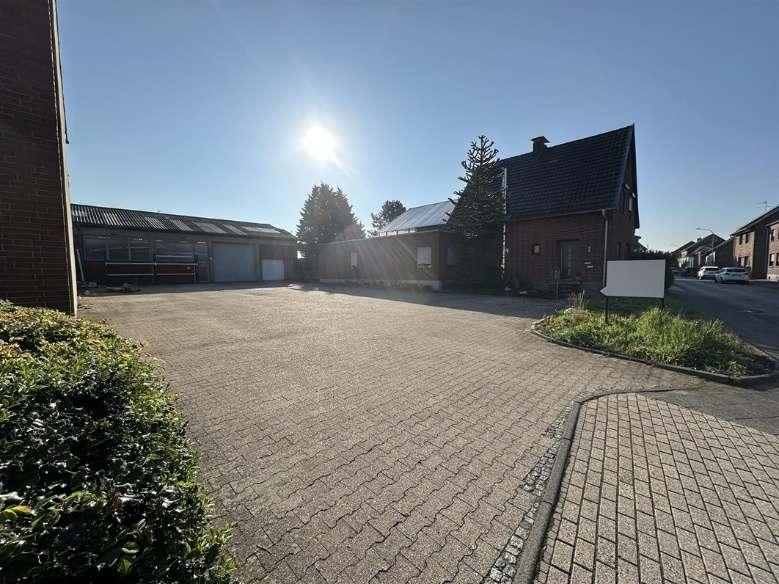 Baugrundstück, Garage, Gewerbeeinheit (z.B. Laden, Büro), Einfamilienhaus
