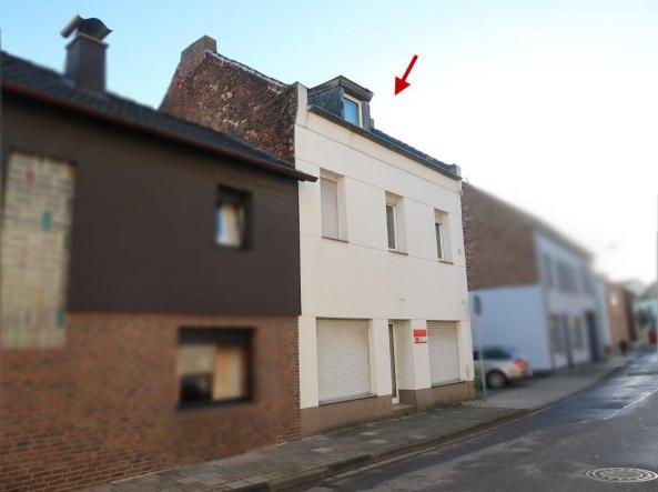 Zweifamilienhaus, Gewerbeeinheit (z.B. Laden, Büro), Garage