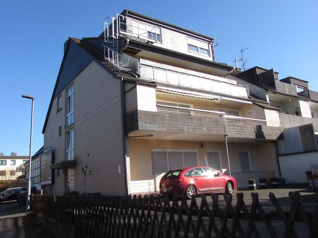 Mehrfamilienhaus, Kfz-Stellplatz, Garage