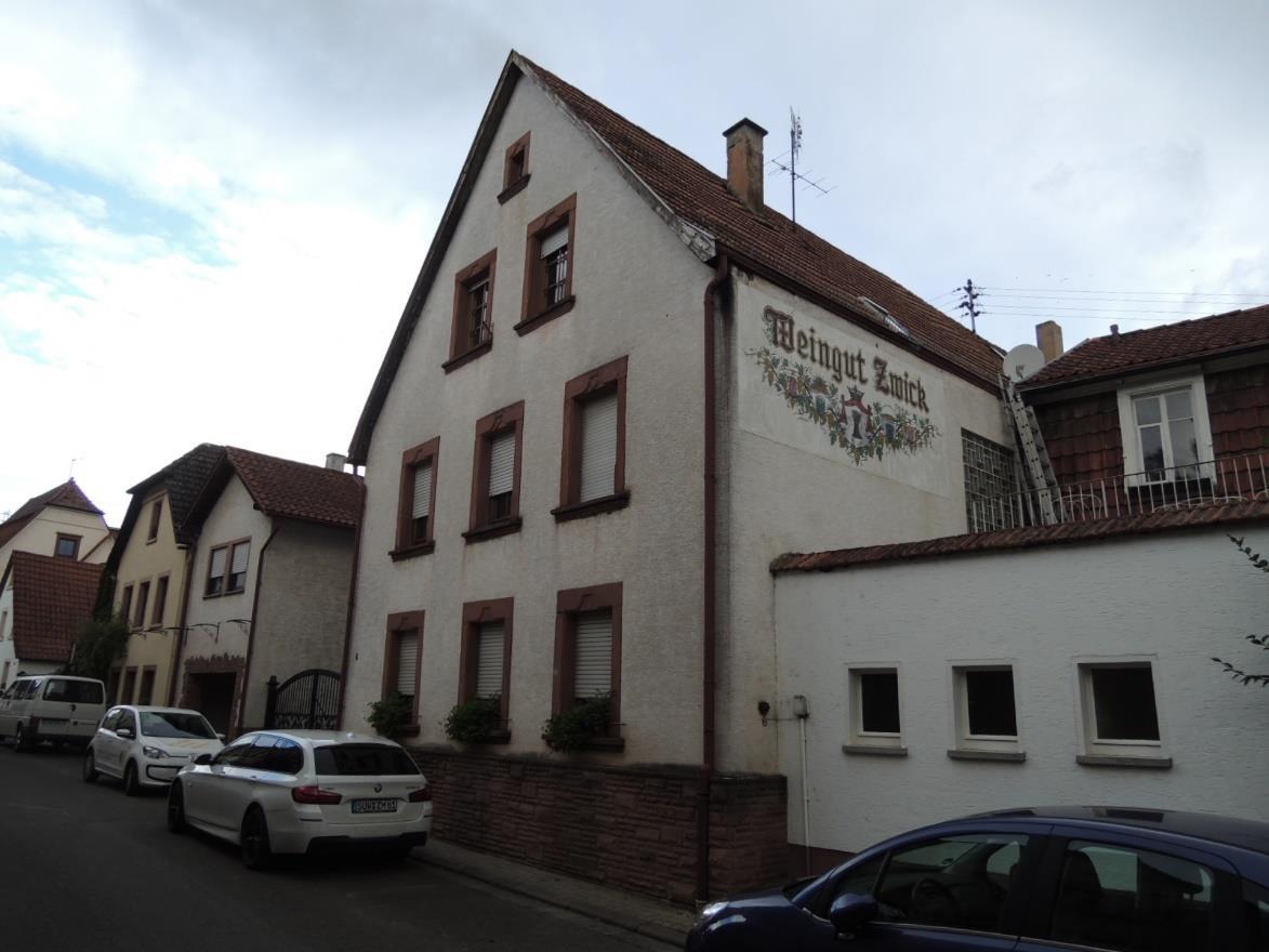 Einfamilienhaus, land- und forstwirtschaftlich genutztes Grundstück