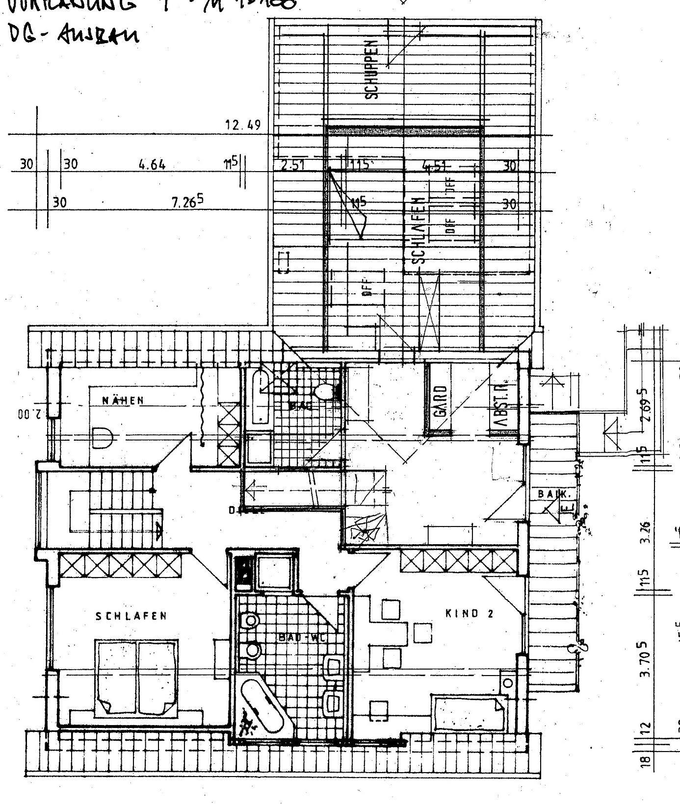 Wohnhaus (ausgebaut als Zweifamilienhaus) mit angebauter Garage