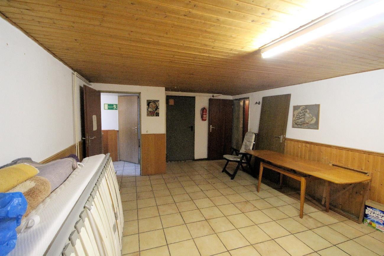 Garage, Eigentumswohnung (ab 5 Zimmer), Wohnungseigentum in einem Einfamilienhaus