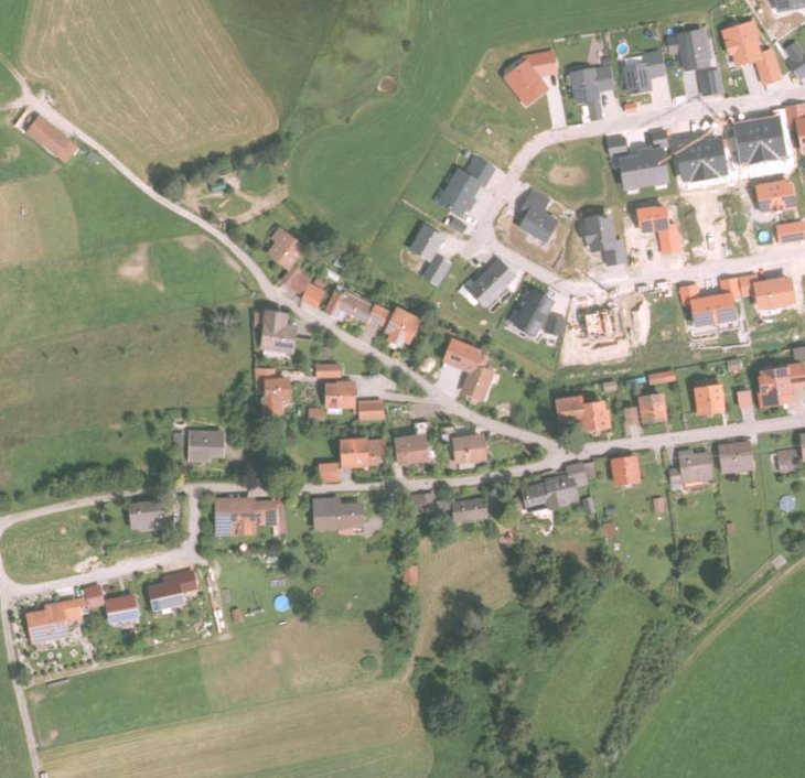 Einfamilienhaus, unbebautes Grundstück