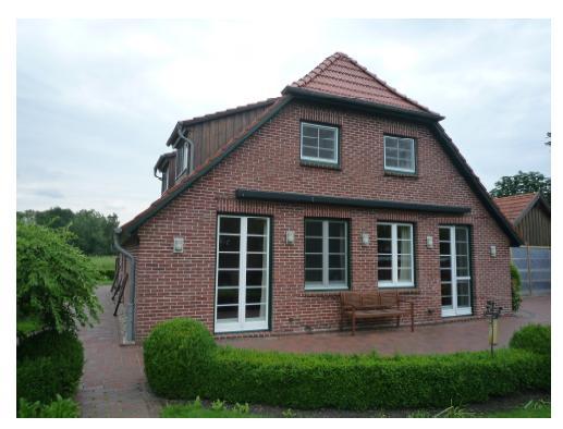 Einfamilienhaus, Einfamilienhaus mit Nebengebäuden