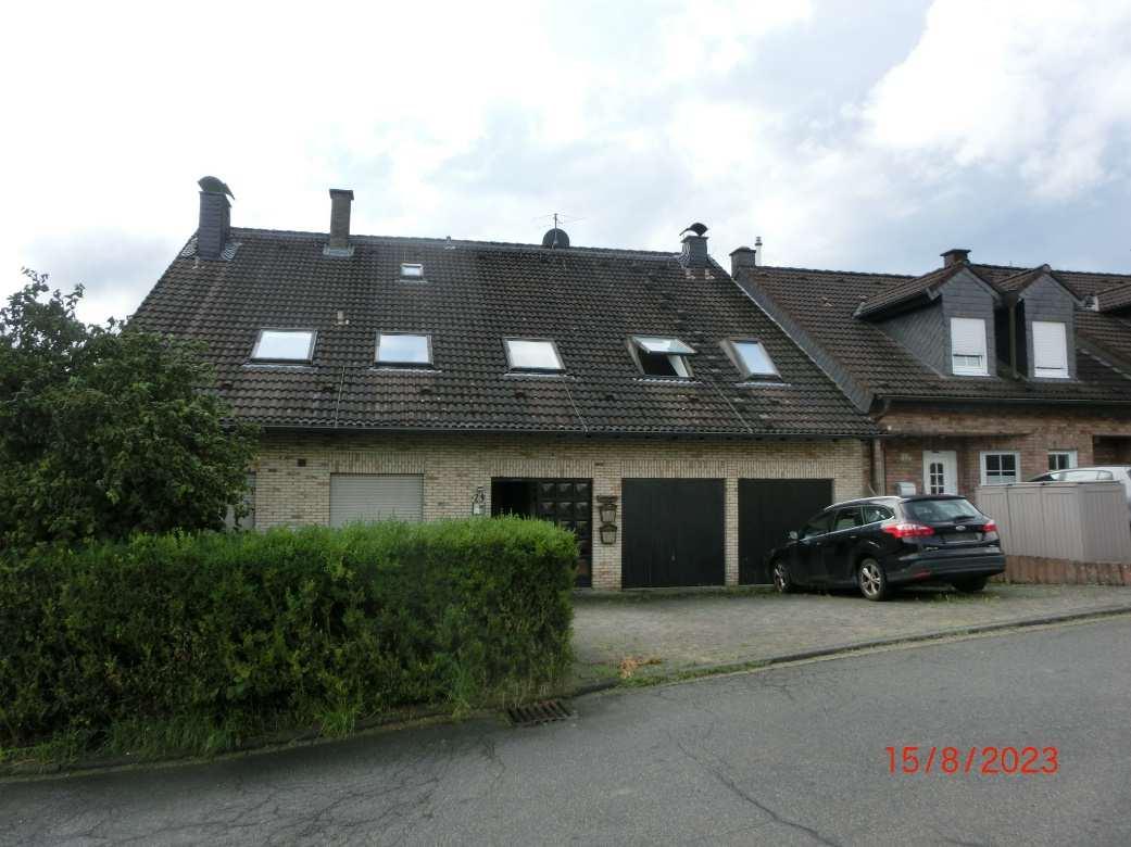 Zweifamilienhaus, Doppelgarage