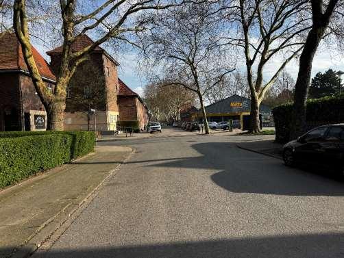 Zweifamilienhaus, und Garage+Carports, anteilige Wegeflächen, anteilige Wegeflächen