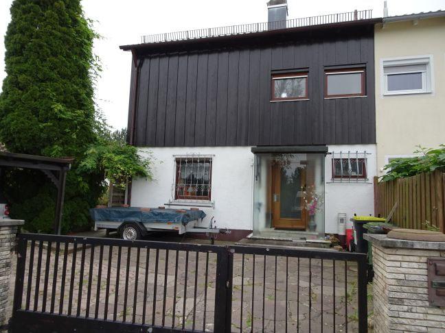 Doppelhaushälfte mit Garage