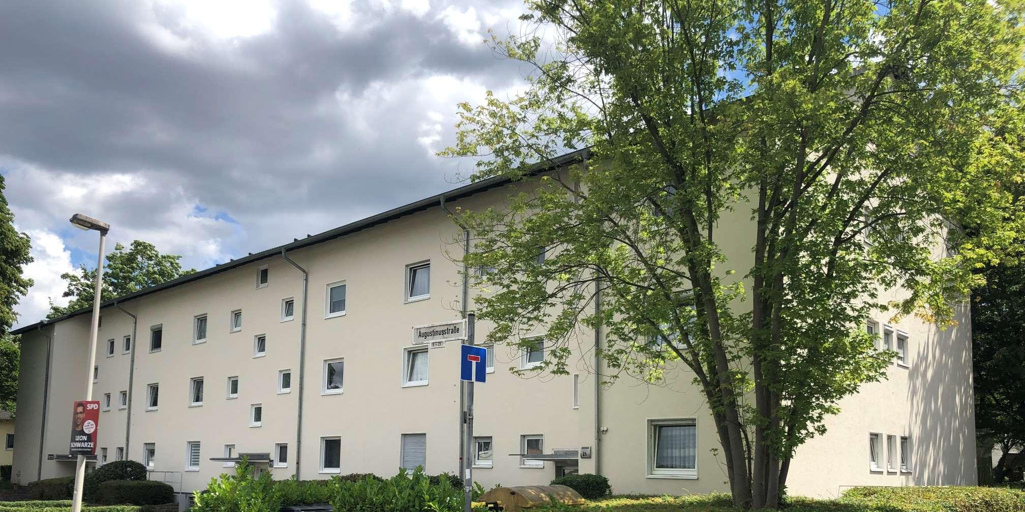 Kfz-Stellplatz, Eigentumswohnung (3 bis 4 Zimmer)
