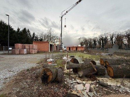 Grundstück, bebaut mit einem unfertigen Gewerbehof mit KFZ werkstatt und Bürogebäude (Liquidationswertverfahren