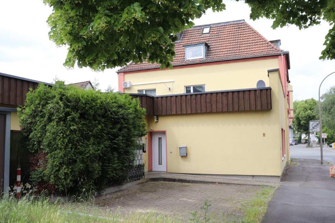 Kfz-Stellplatz, Eigentumswohnung (3 bis 4 Zimmer)