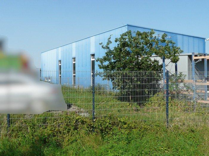 gewerblich genutztes Grundstück, Betriebsgebäude mit Doppelcarport