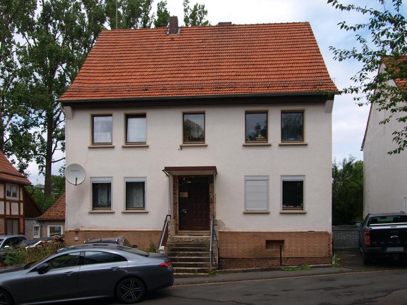 Grundstück mit freistehendem Einfamilienhaus, Scheune und Doppelgarage