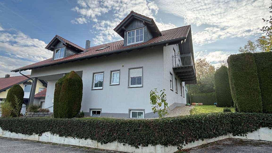 Zweifamilienhaus, Garage