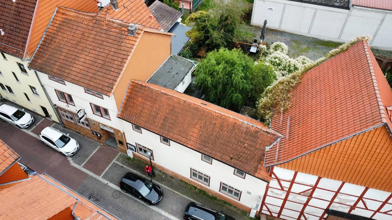 Wohn-/Geschäftshaus, mit Innenhof und Schuppen